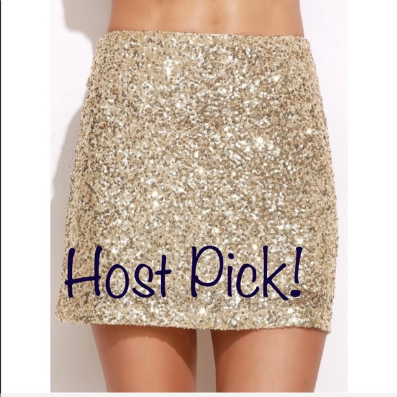 HP✨Gorgeous gold sequin mini skirt - Picture 2 of 8